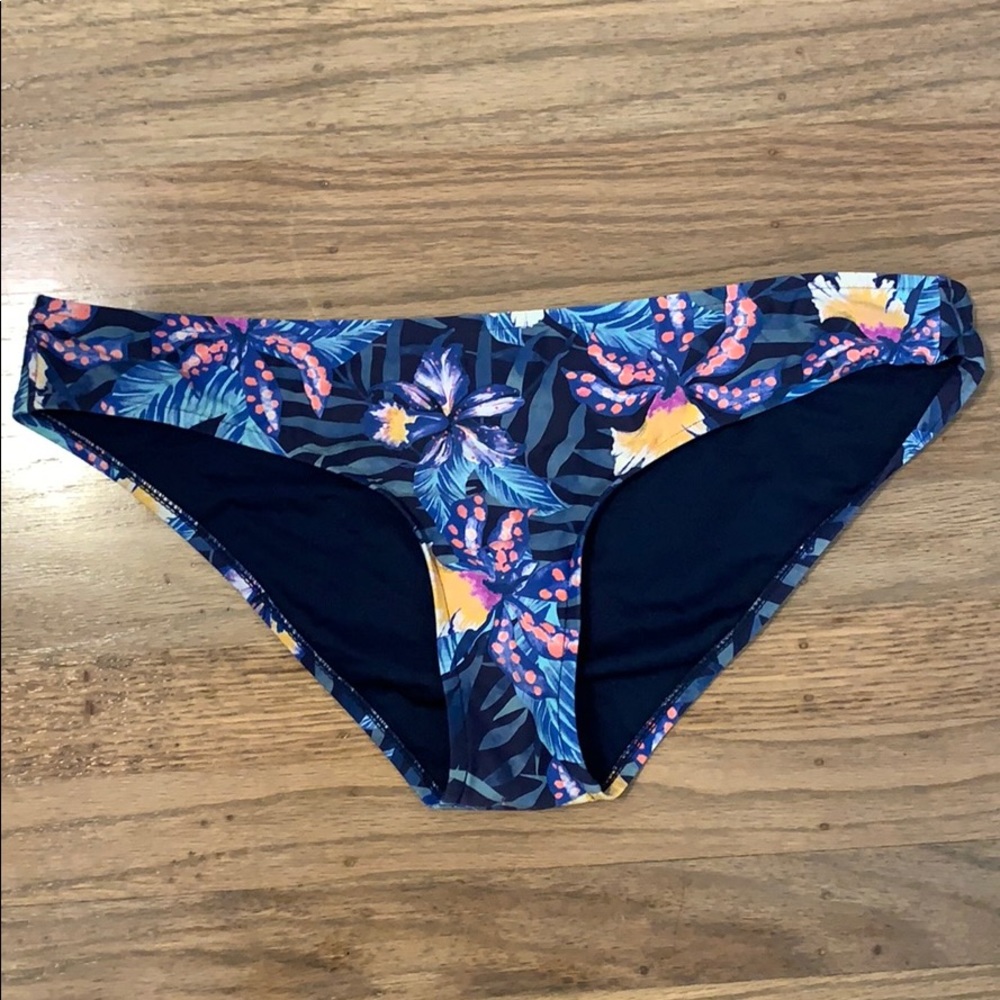 full coverage low bottoms blue/pink pattern